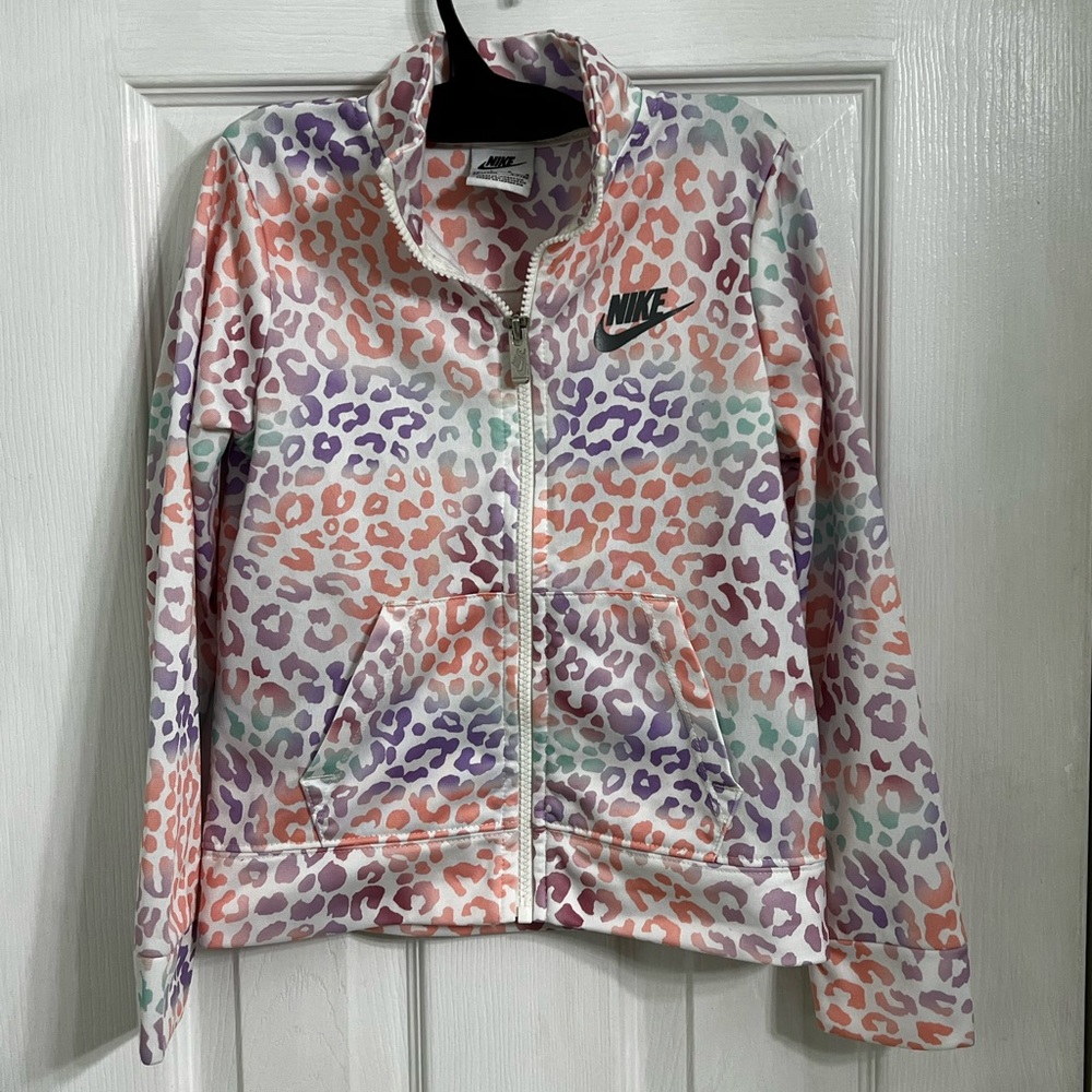 NIKE- (Kids) Girl's Light Smoke Grey
Spot-On Tricot jacket size 6x
